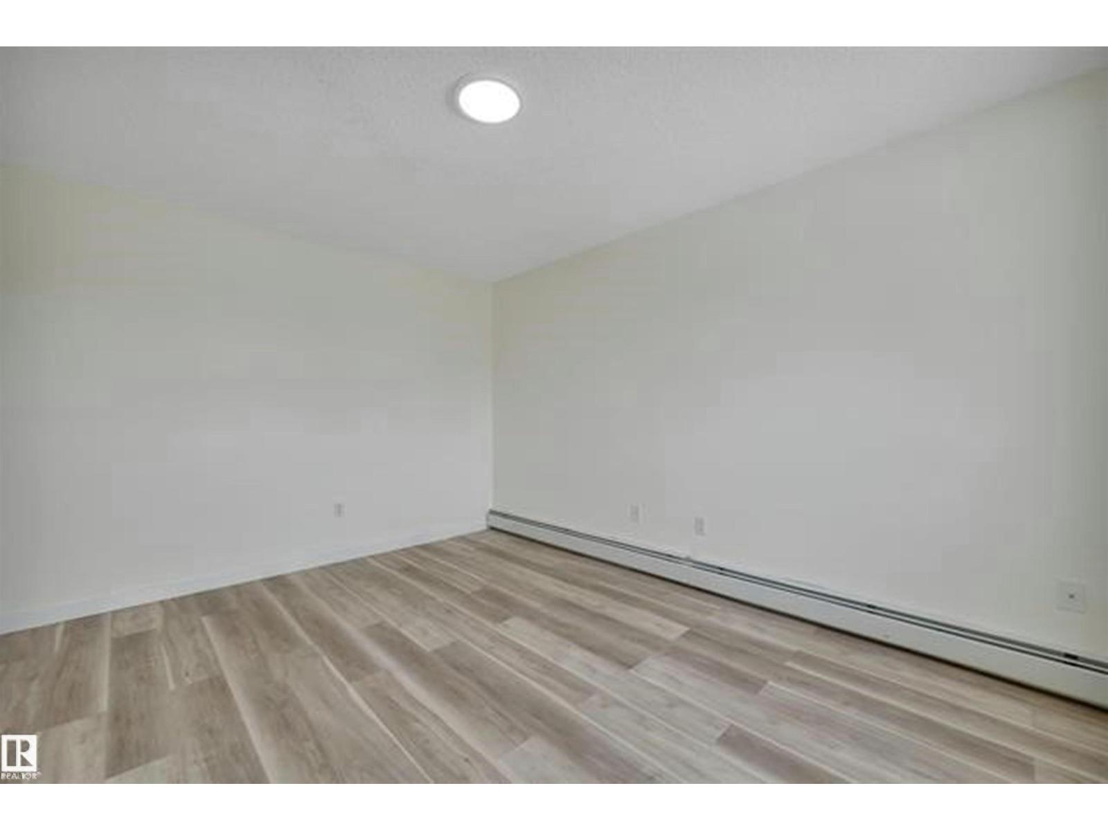 #10 4616 47 ST - 27