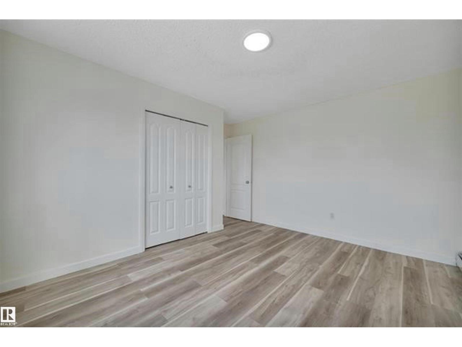 #10 4616 47 ST - 28