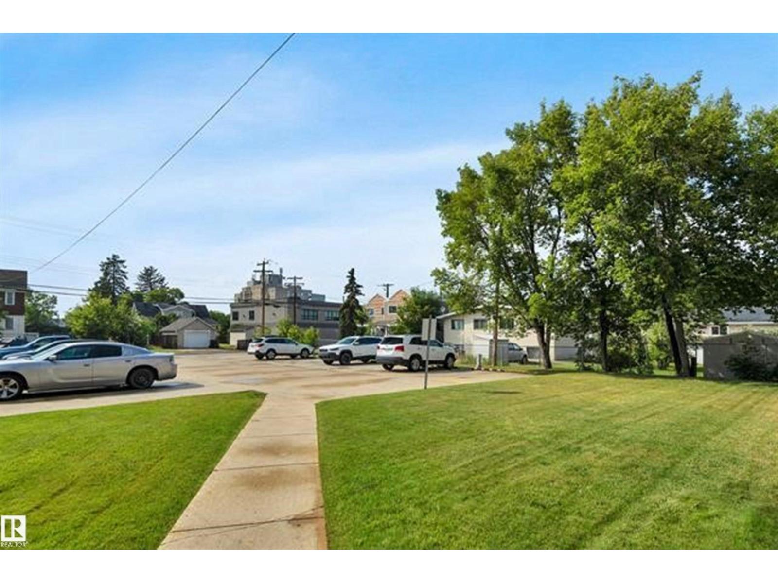 #10 4616 47 ST - 32