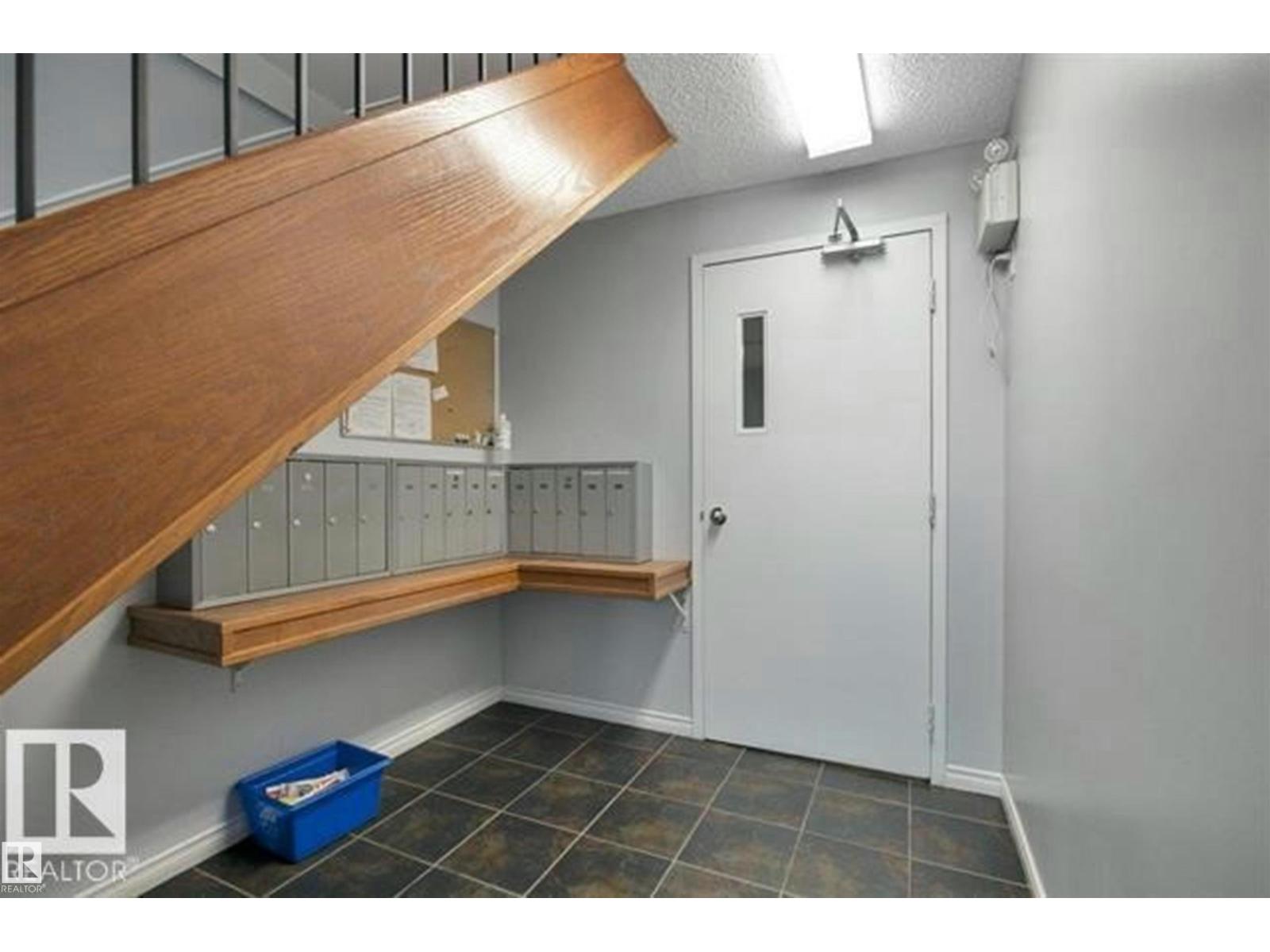 #10 4616 47 ST - 33