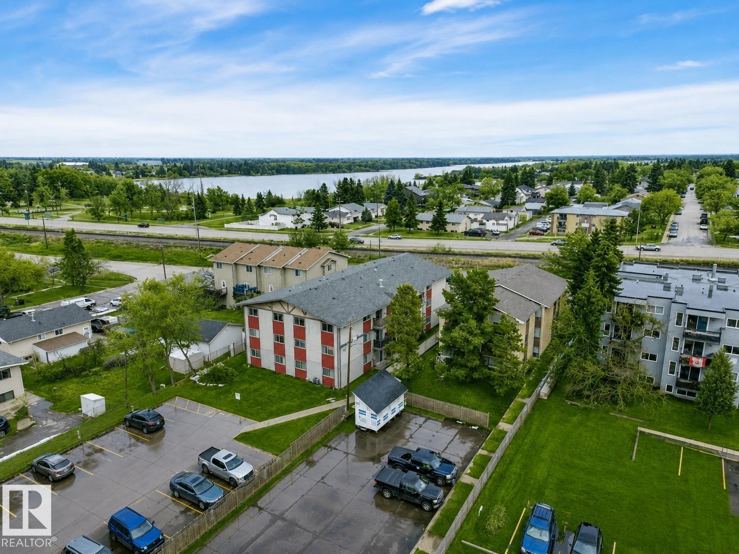#10 4616 47 ST - 36