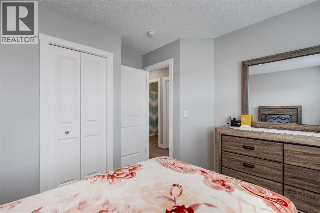 114 Hillcrest Close SW - 18