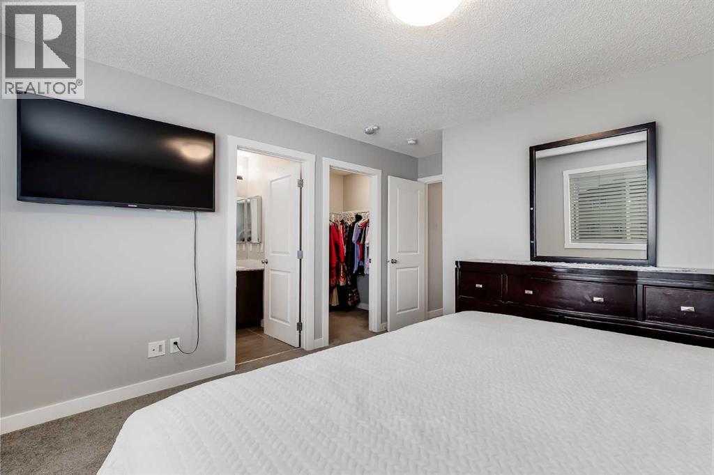 114 Hillcrest Close SW - 23