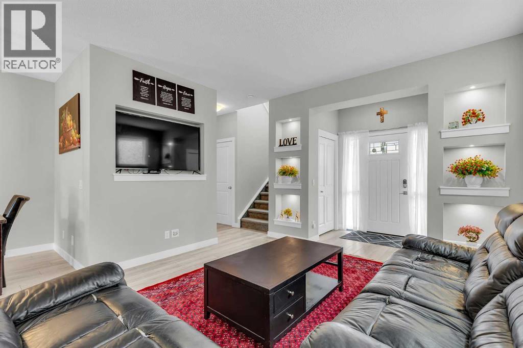 114 Hillcrest Close SW - 9