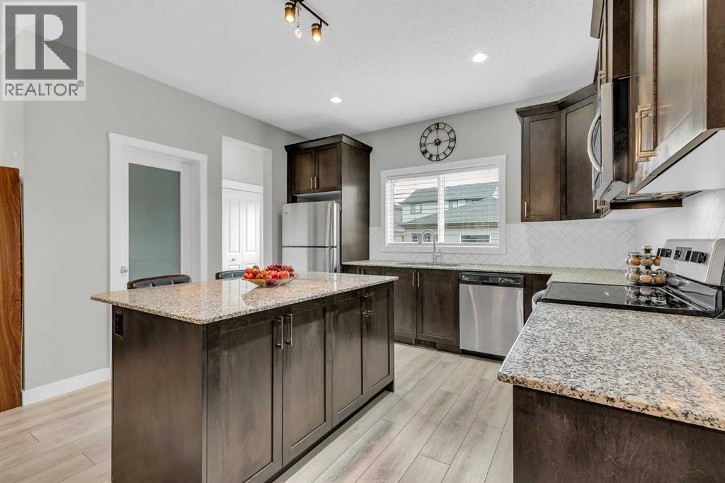 114 Hillcrest Close SW - 12