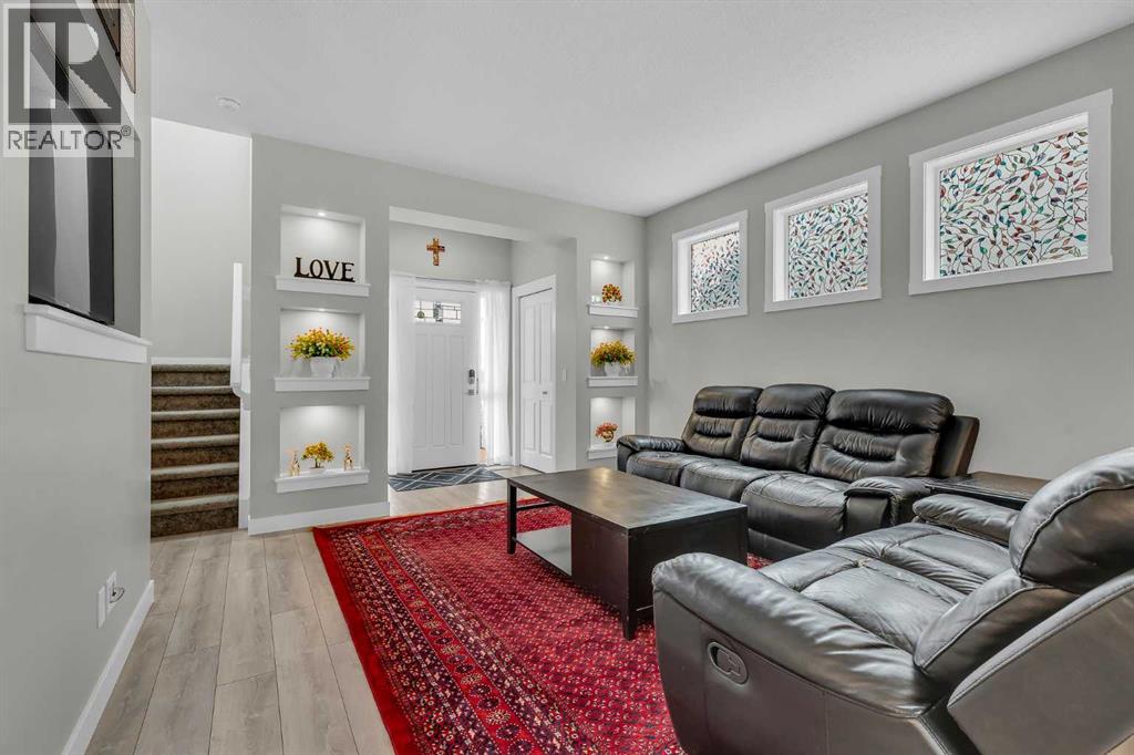 114 Hillcrest Close SW - 8