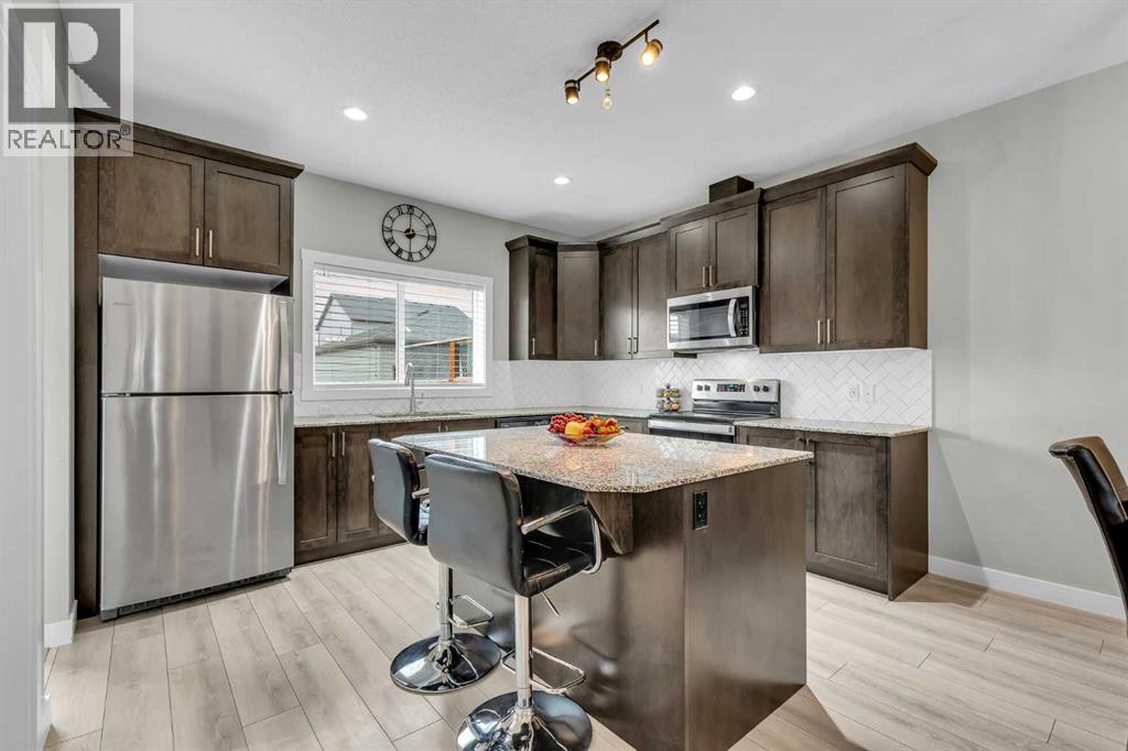 114 Hillcrest Close SW - 11