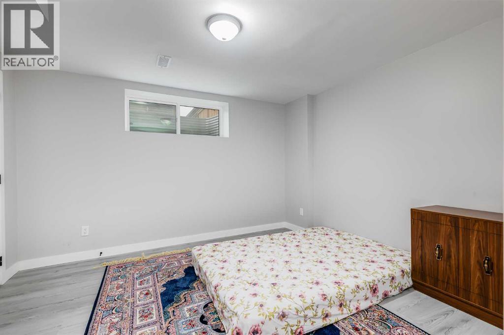 114 Hillcrest Close SW - 27