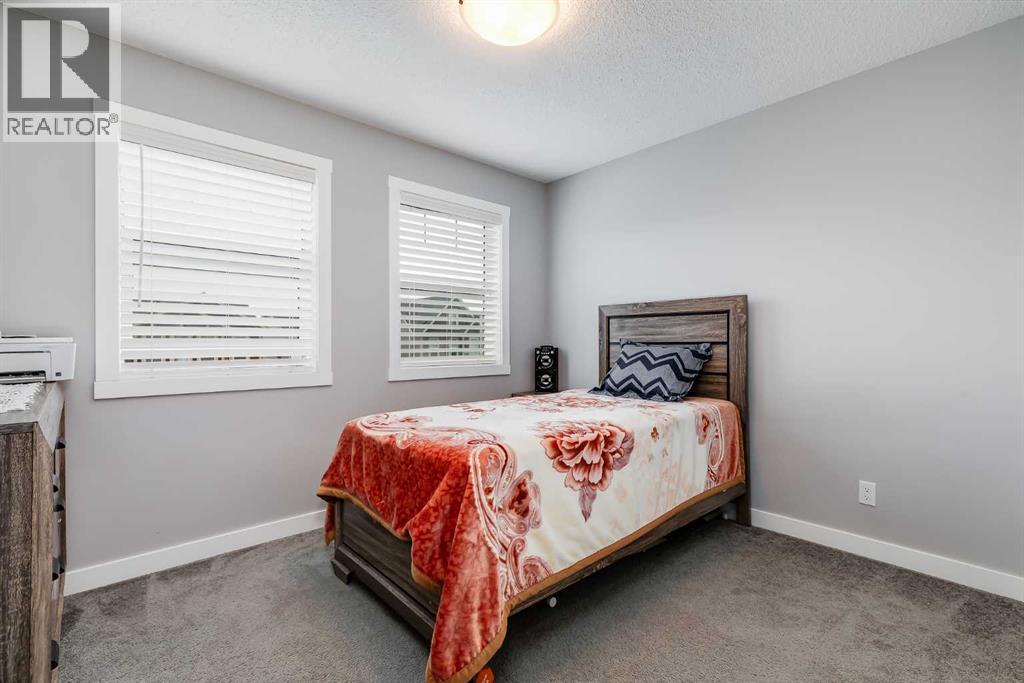 114 Hillcrest Close SW - 17