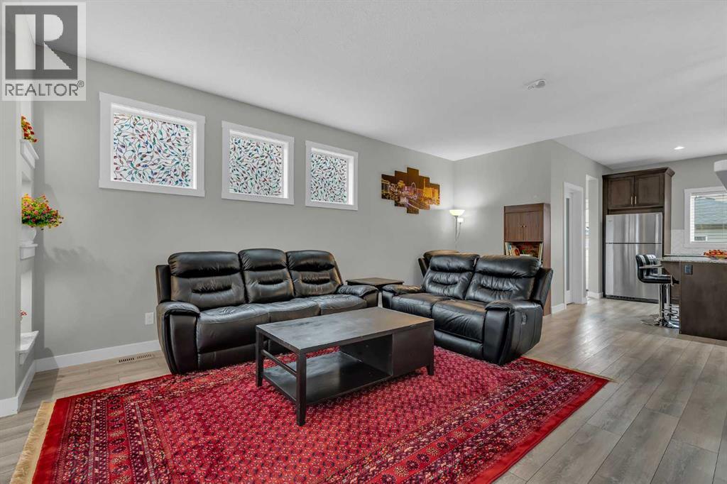 114 Hillcrest Close SW - 7