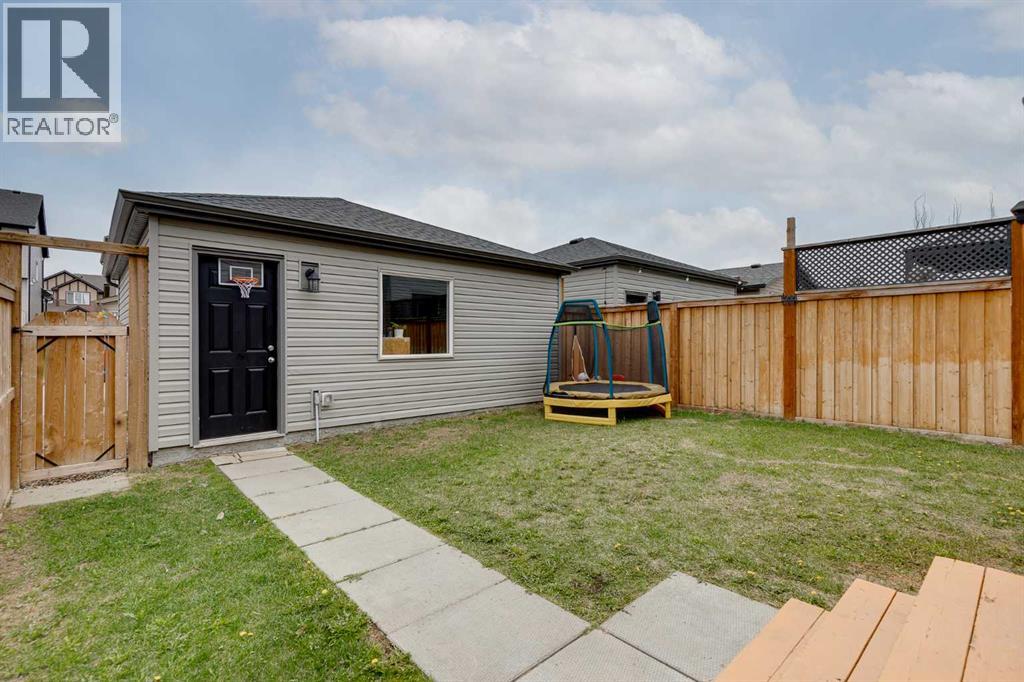 114 Hillcrest Close SW - 33