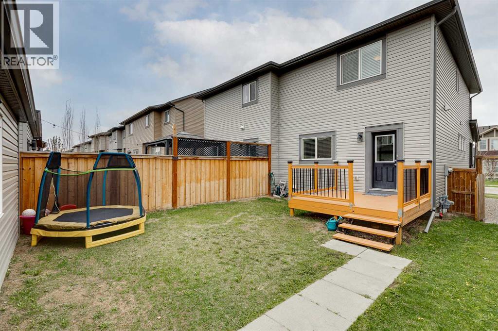 114 Hillcrest Close SW - 34