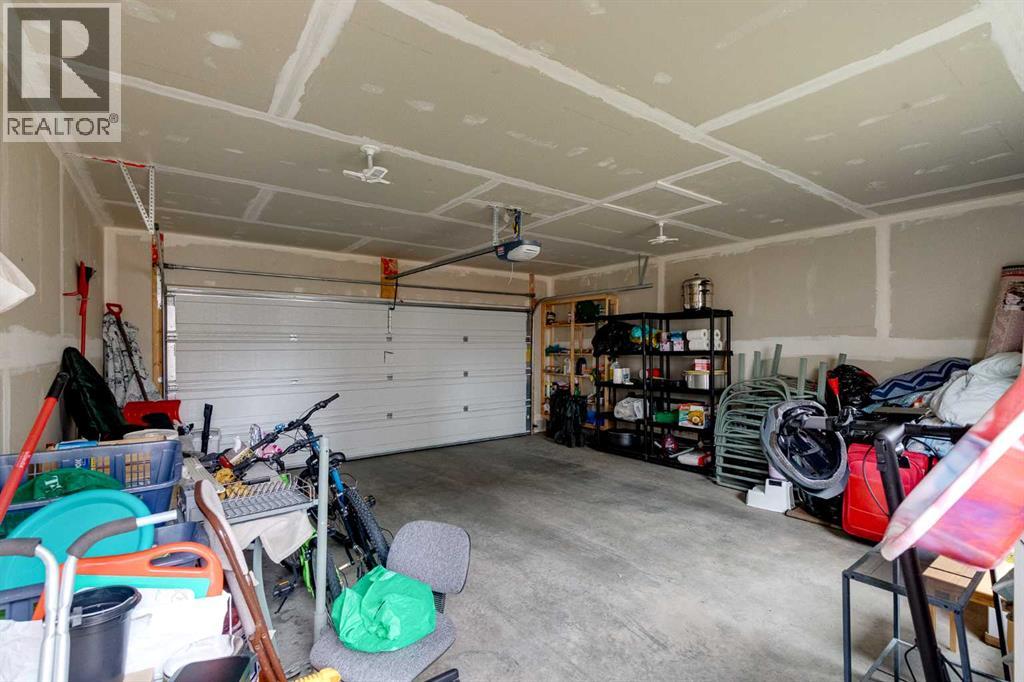 114 Hillcrest Close SW - 31