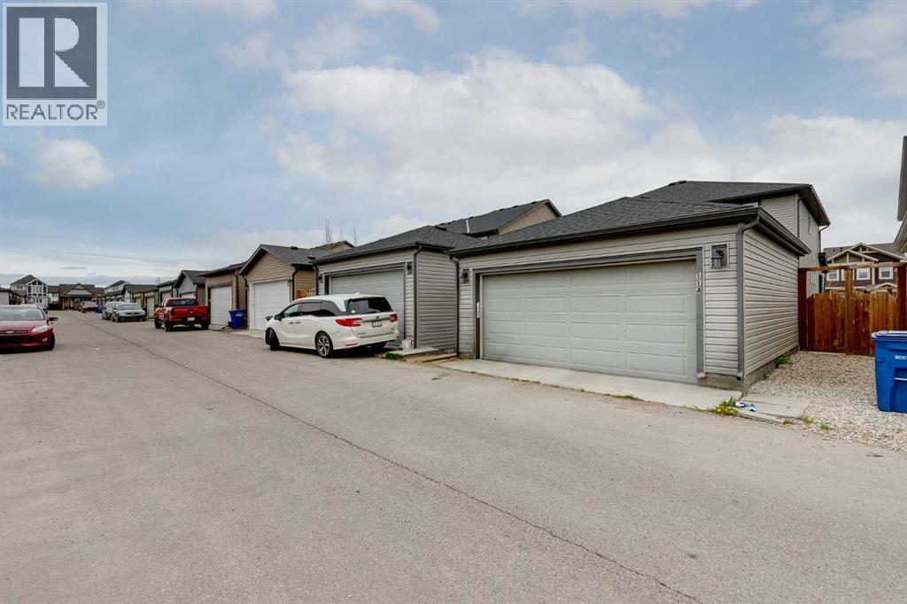 114 Hillcrest Close SW - 35