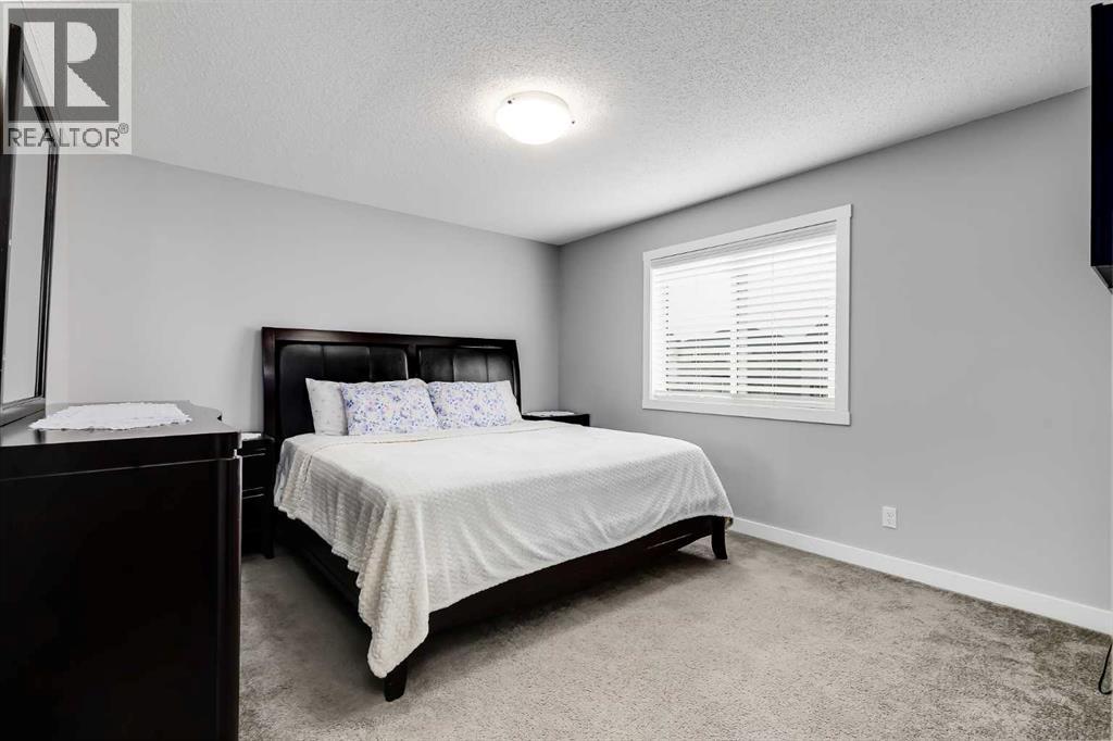 114 Hillcrest Close SW - 22