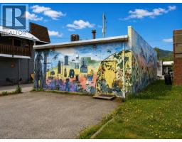 1975 Vernon Street, Lumby, BC V0E2G0 Photo 6