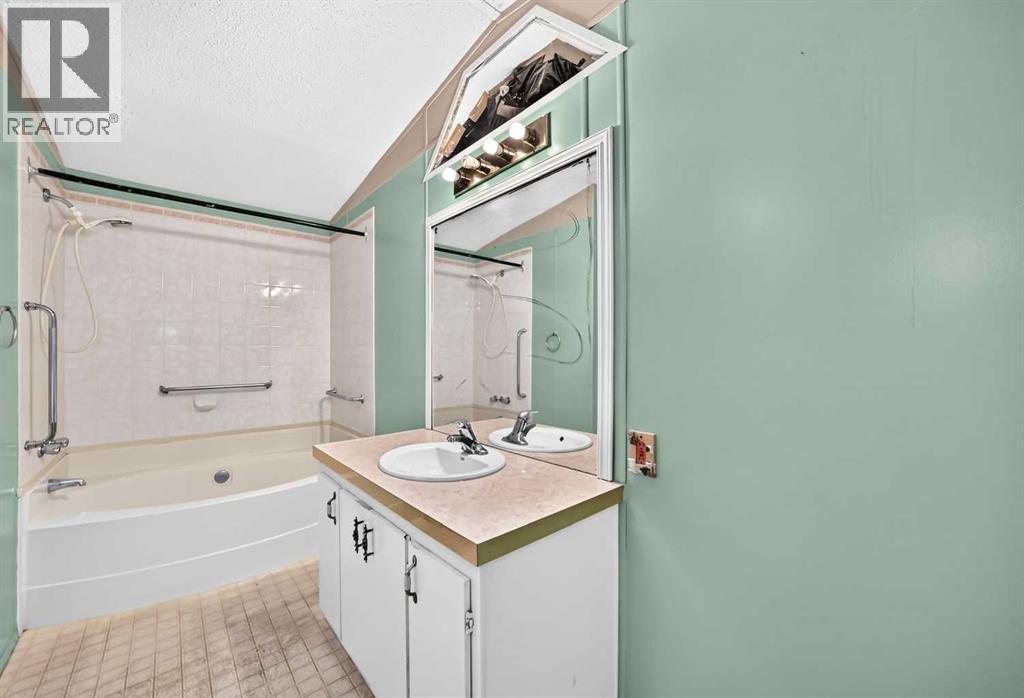 3218 Burroughs Manor NE - 24