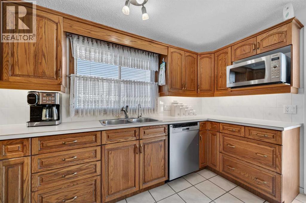 6451 70 Street NW - 12