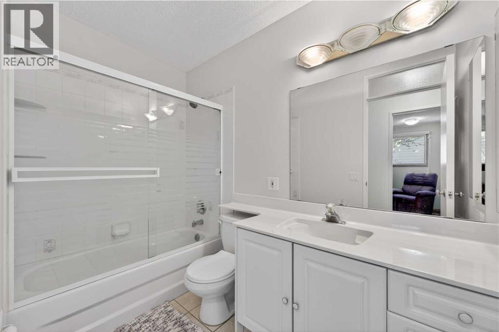 6451 70 Street NW - 20