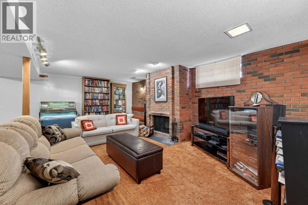 6451 70 Street NW - 23