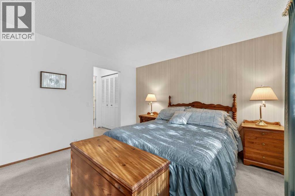 6451 70 Street NW - 16
