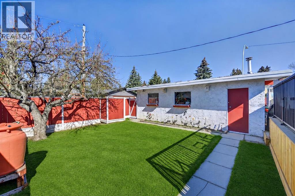 6451 70 Street NW - 31