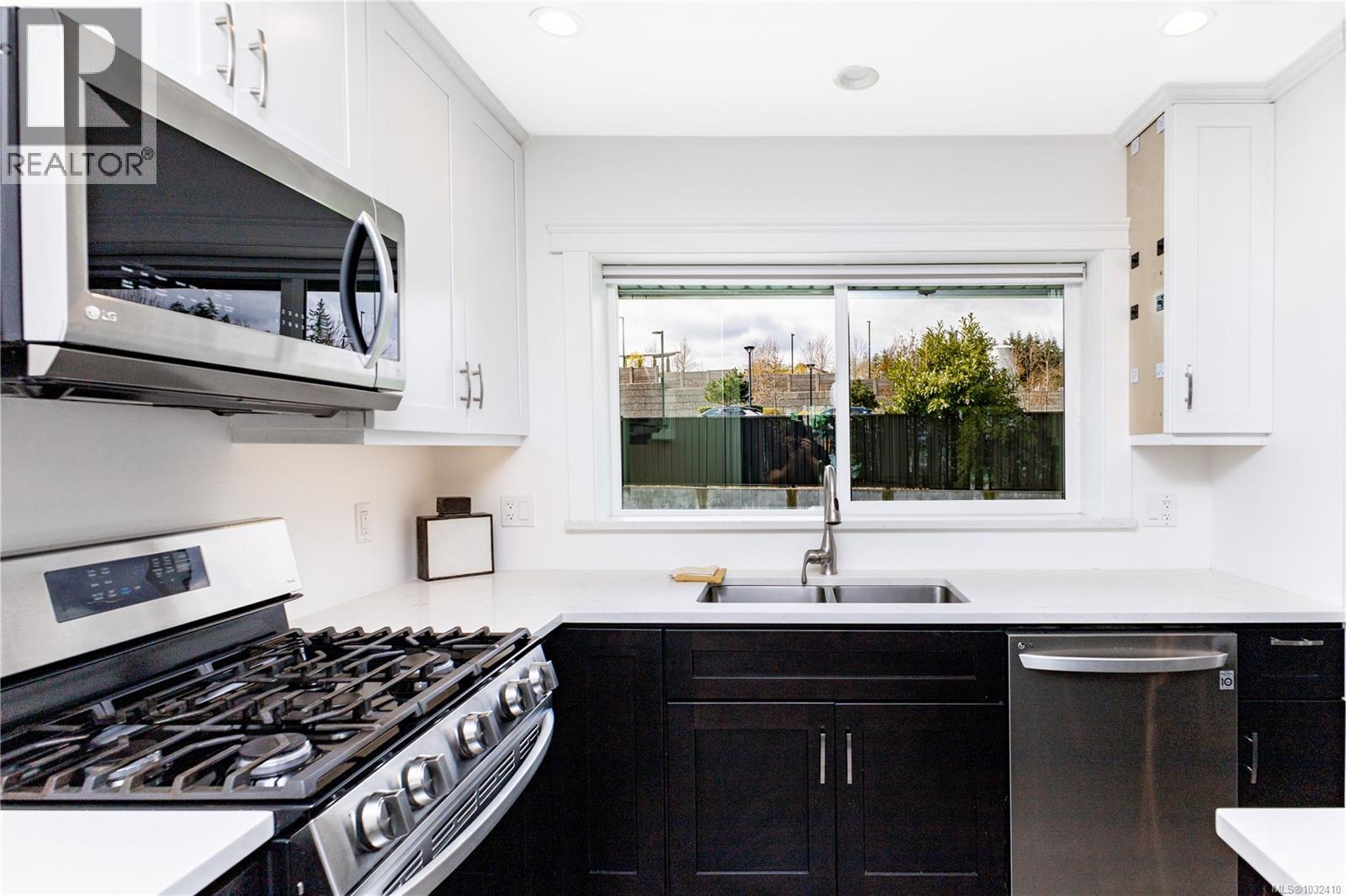 146 Coronation Cres - 10