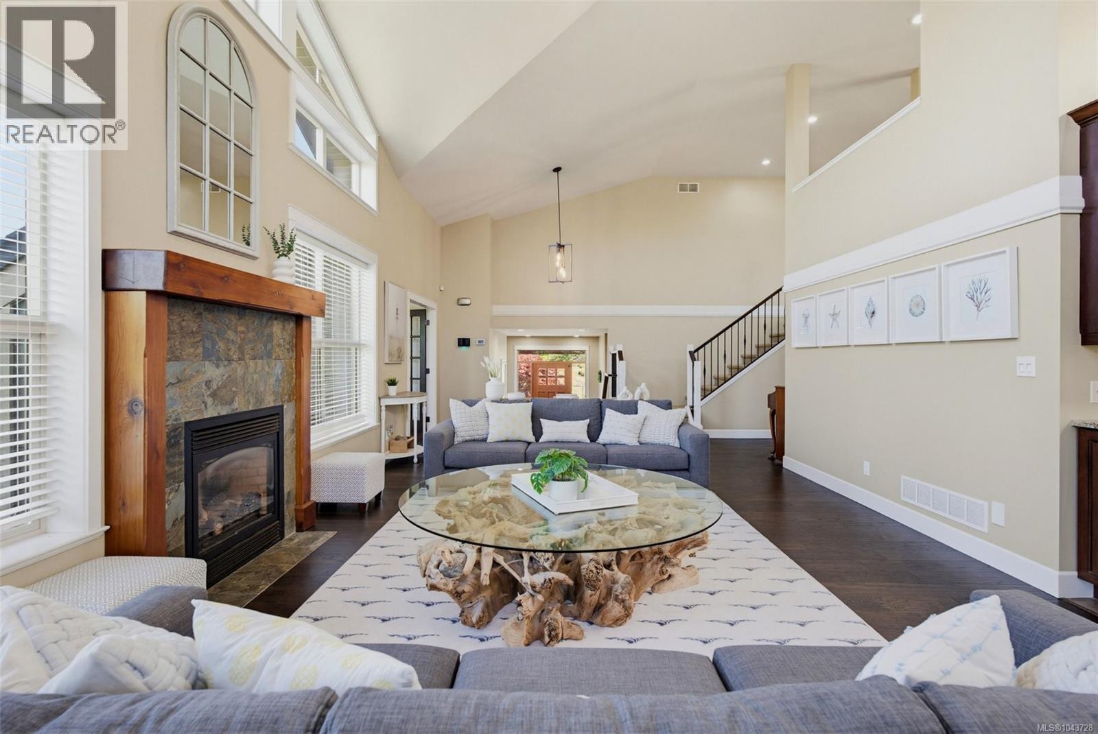 601 Sentinel Dr - 10