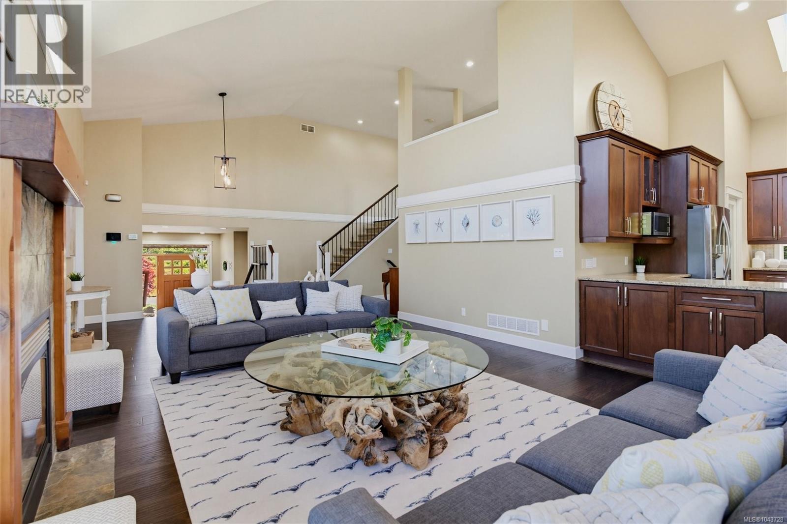 601 Sentinel Dr - 11