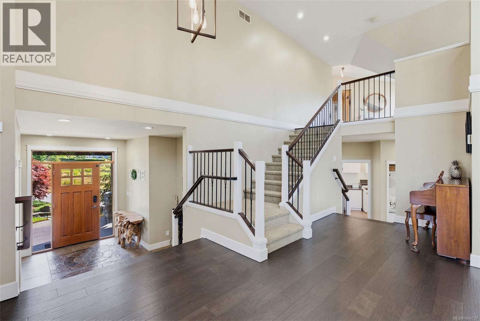 601 Sentinel Dr - 12