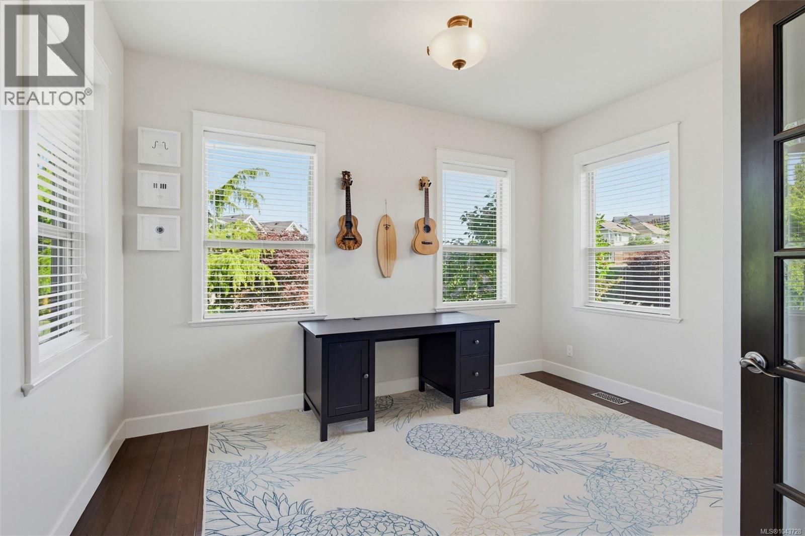 601 Sentinel Dr - 13