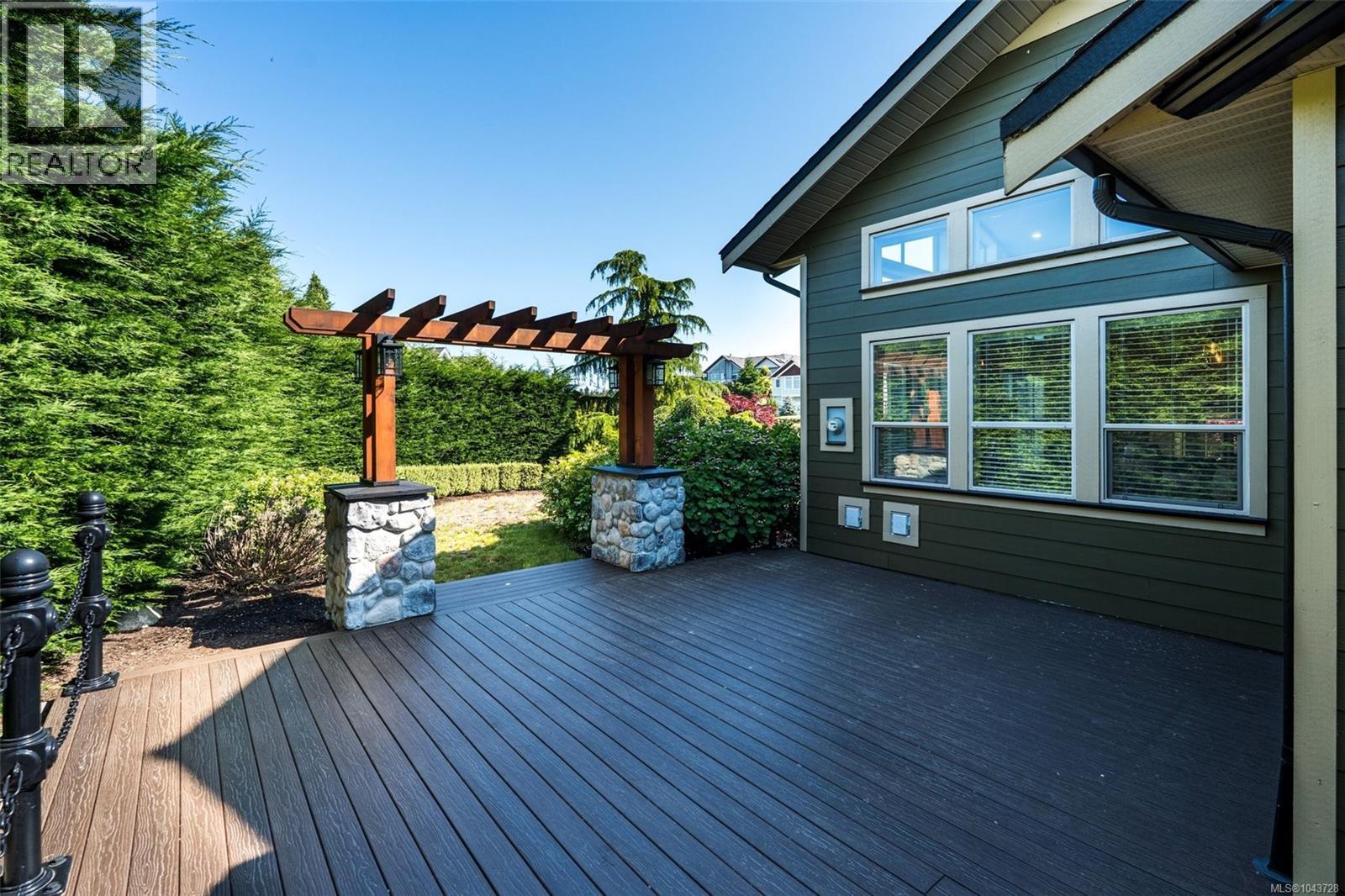 601 Sentinel Dr - 22