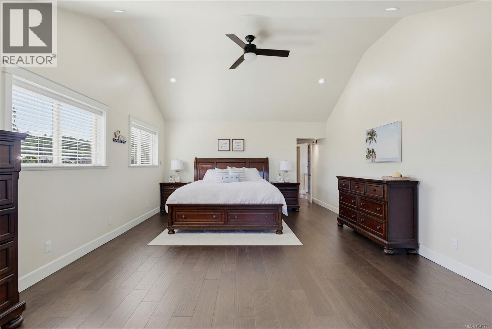 601 Sentinel Dr - 25