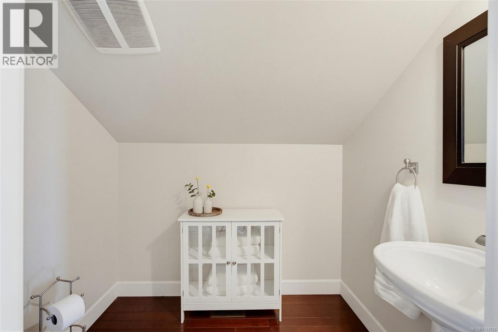 601 Sentinel Dr - 31