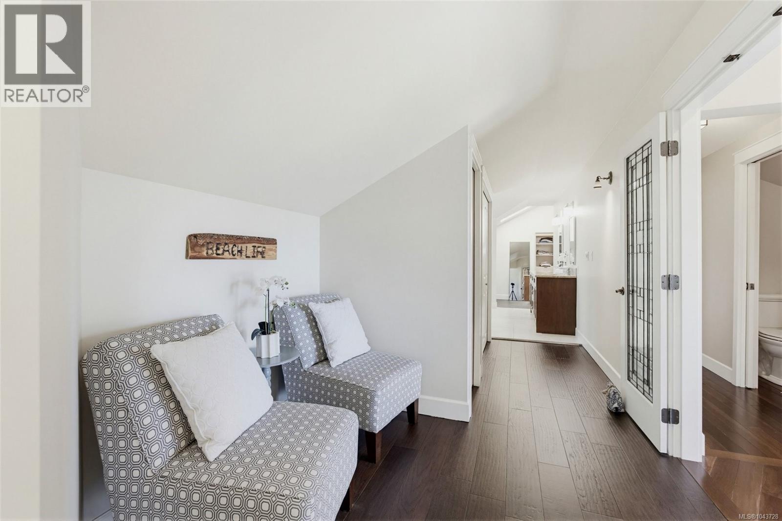 601 Sentinel Dr - 32