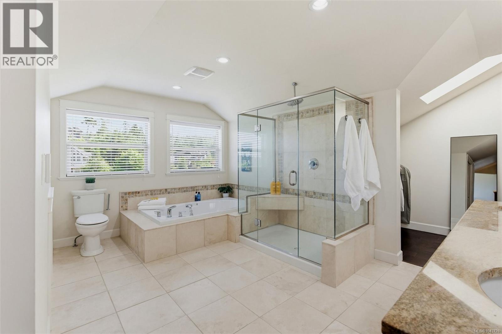 601 Sentinel Dr - 33