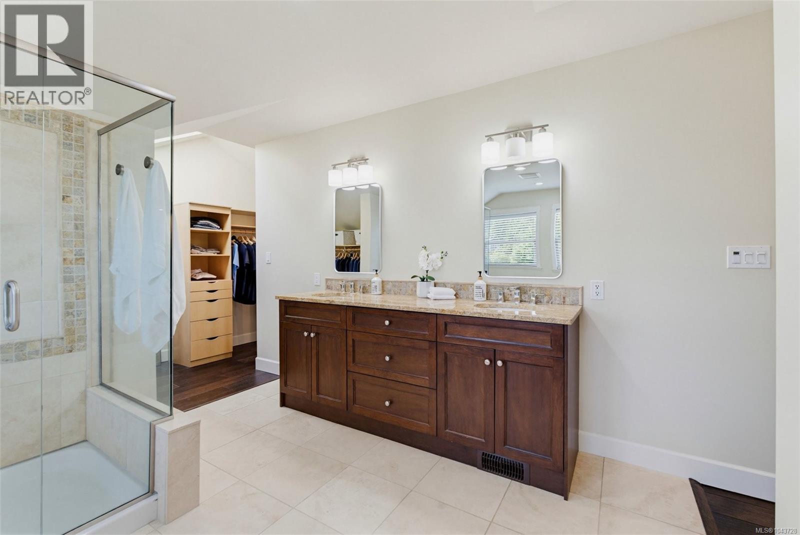 601 Sentinel Dr - 34