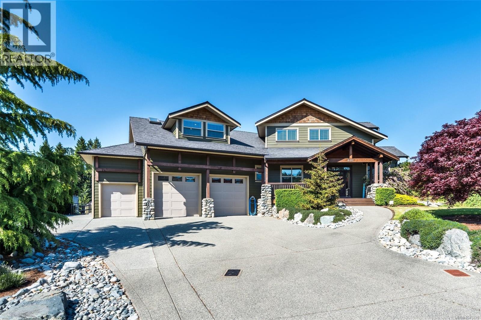 601 Sentinel Dr - 4
