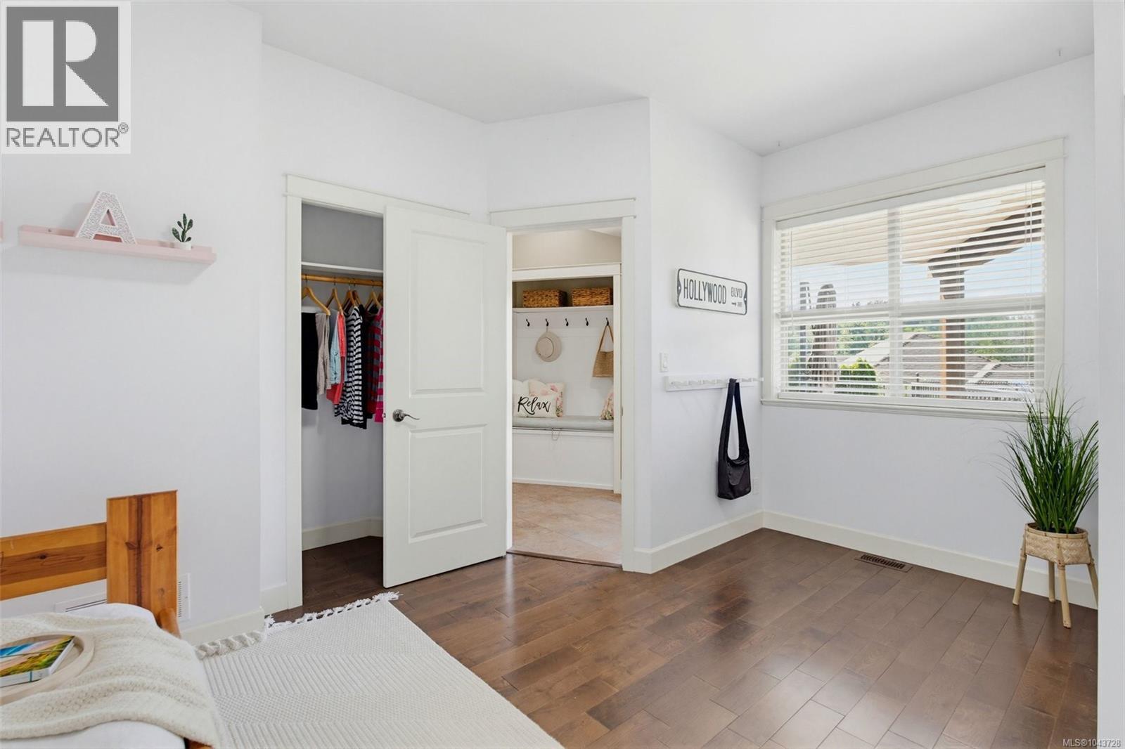 601 Sentinel Dr - 40