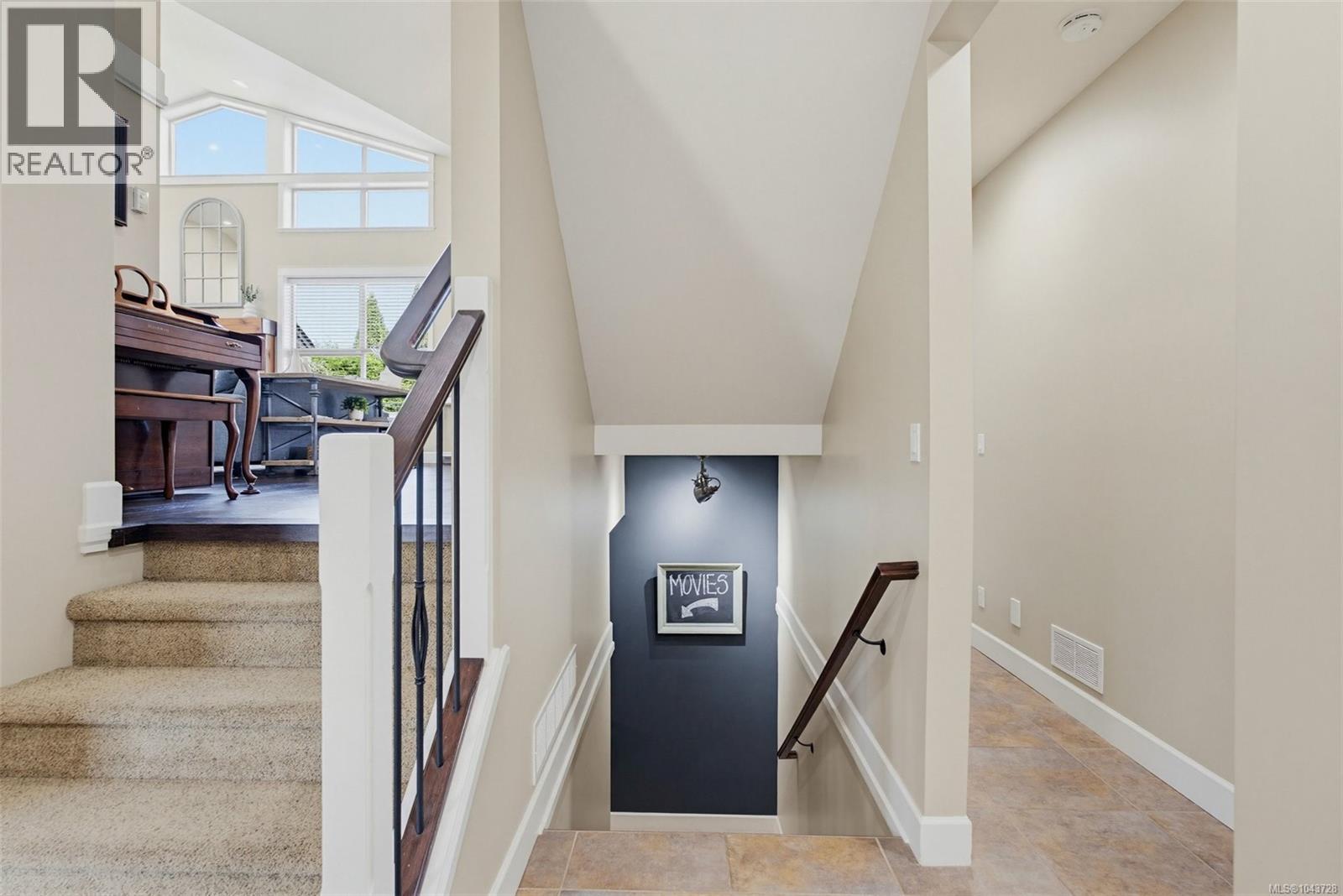 601 Sentinel Dr - 43
