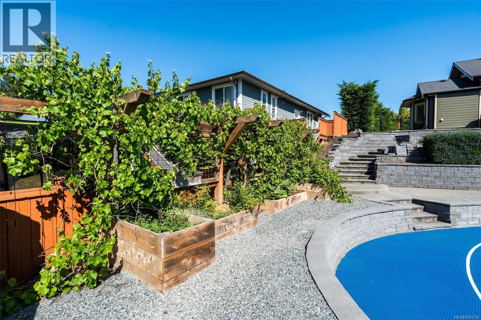 601 Sentinel Dr - 60