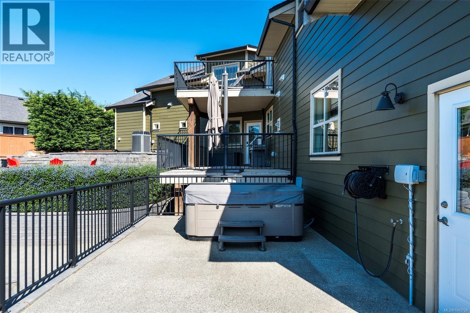 601 Sentinel Dr - 63