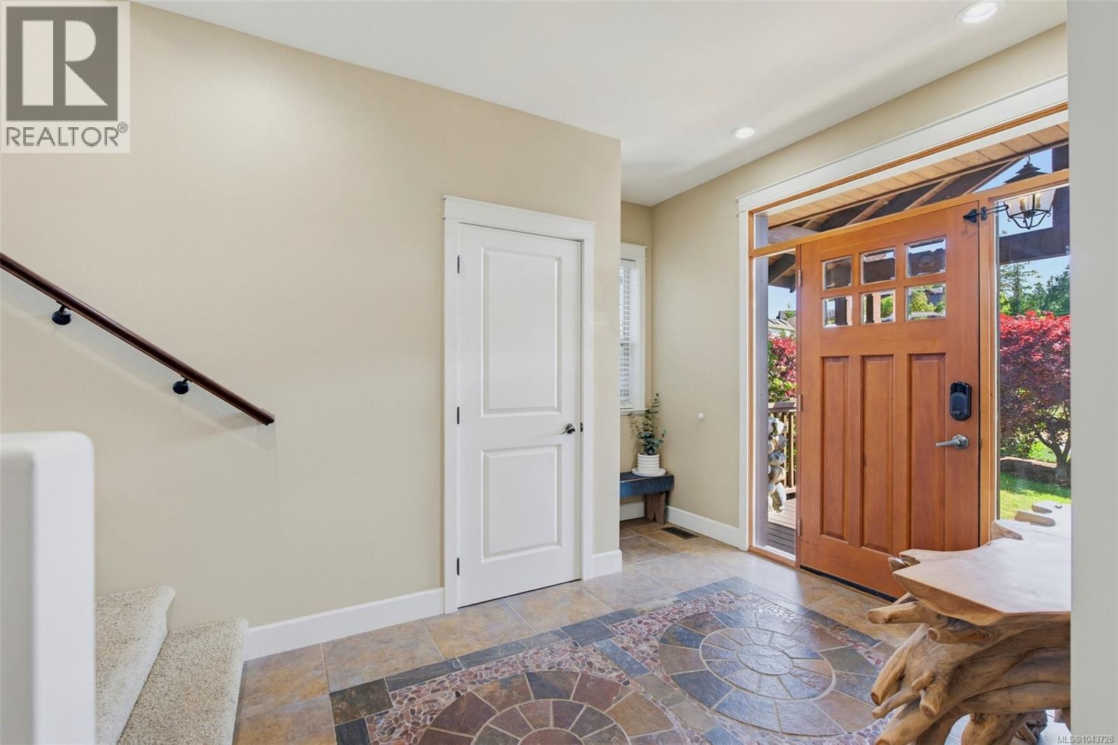 601 Sentinel Dr - 7