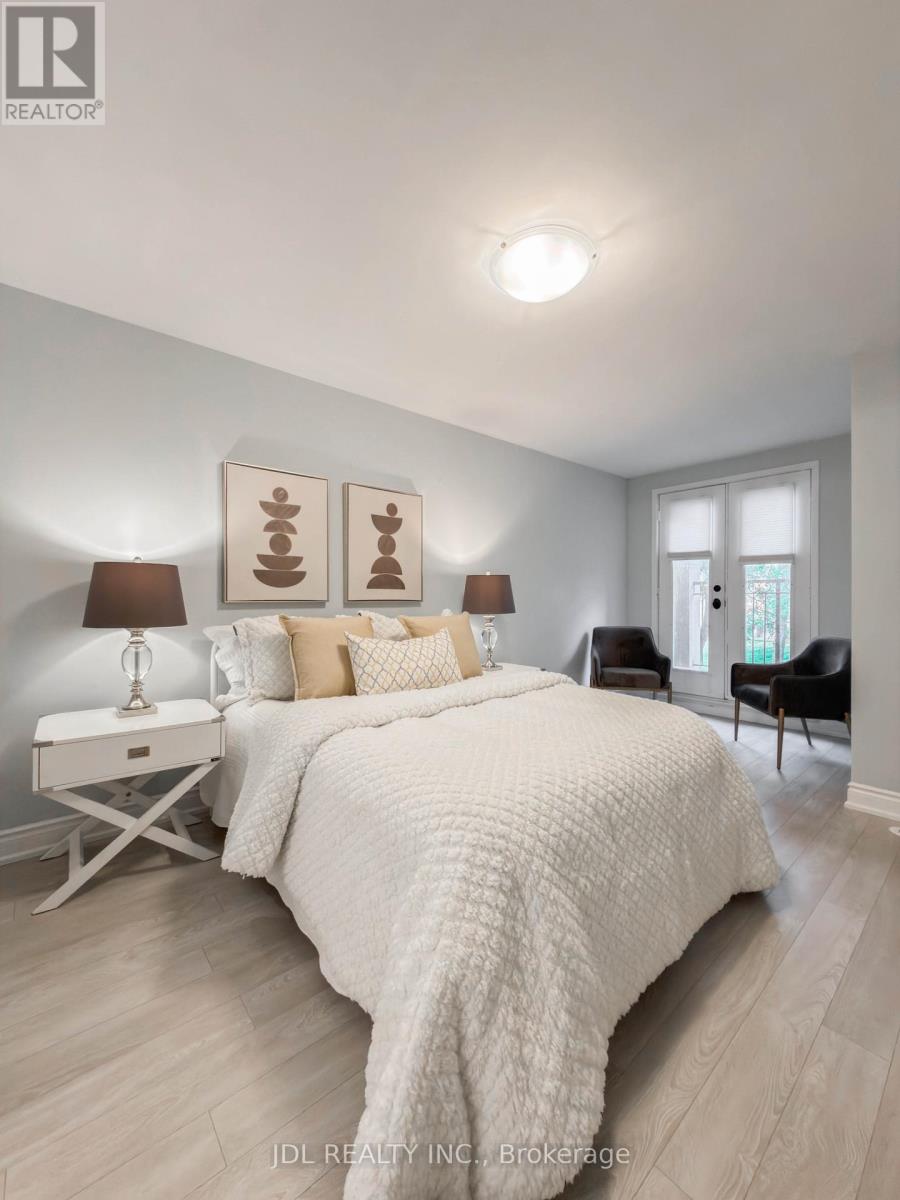 #C17 108 FINCH AVENUE W - 25