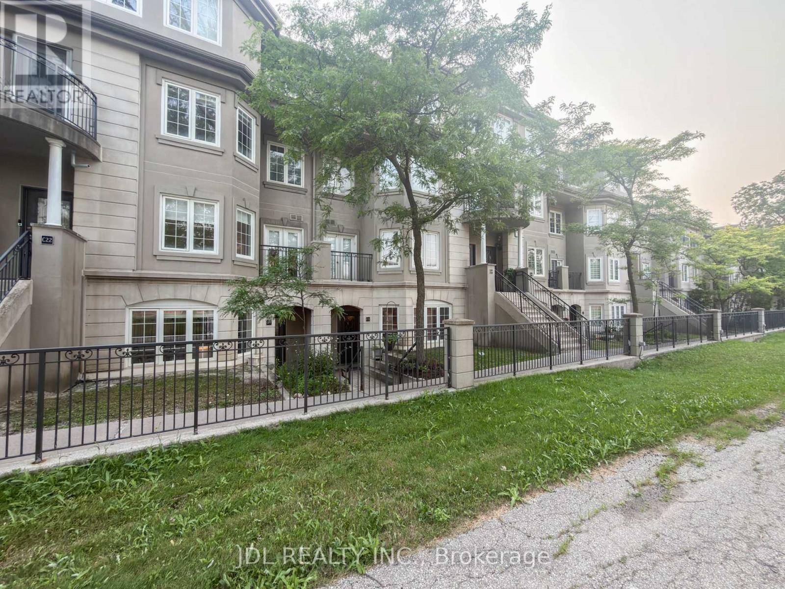 #C17 108 FINCH AVENUE W - 33