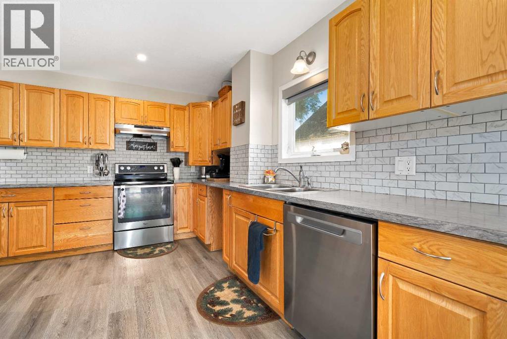 228 2 Avenue E - 7