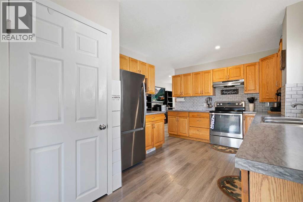 228 2 Avenue E - 8