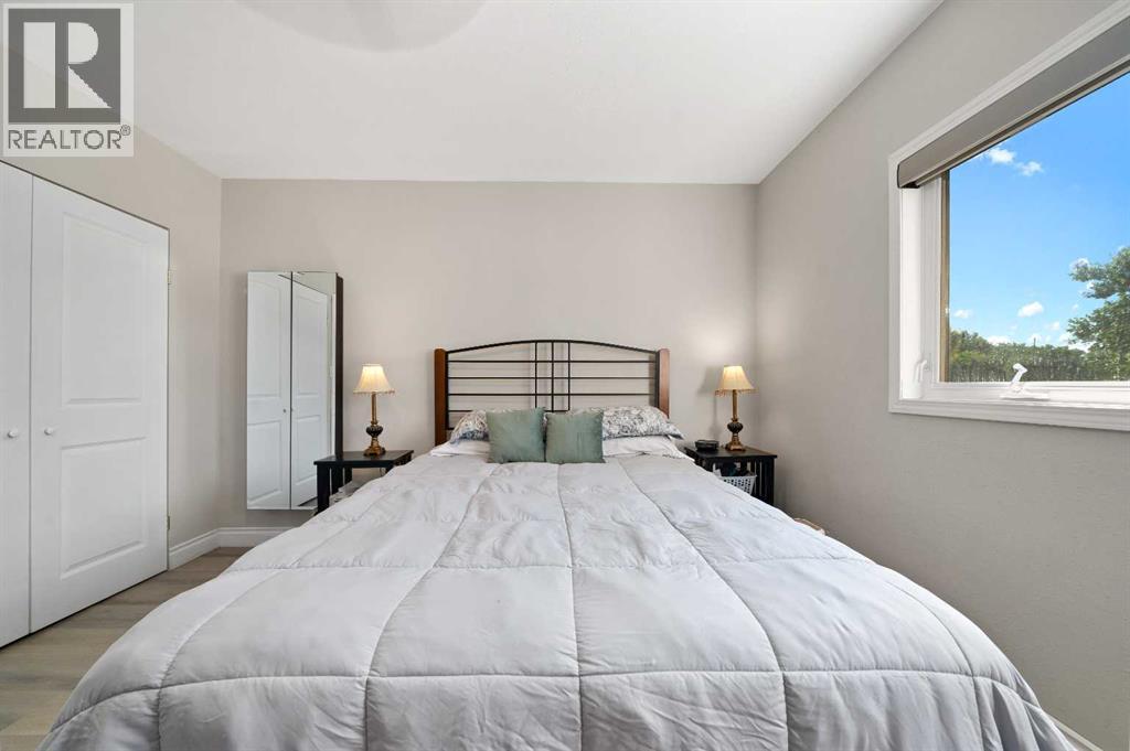 228 2 Avenue E - 14