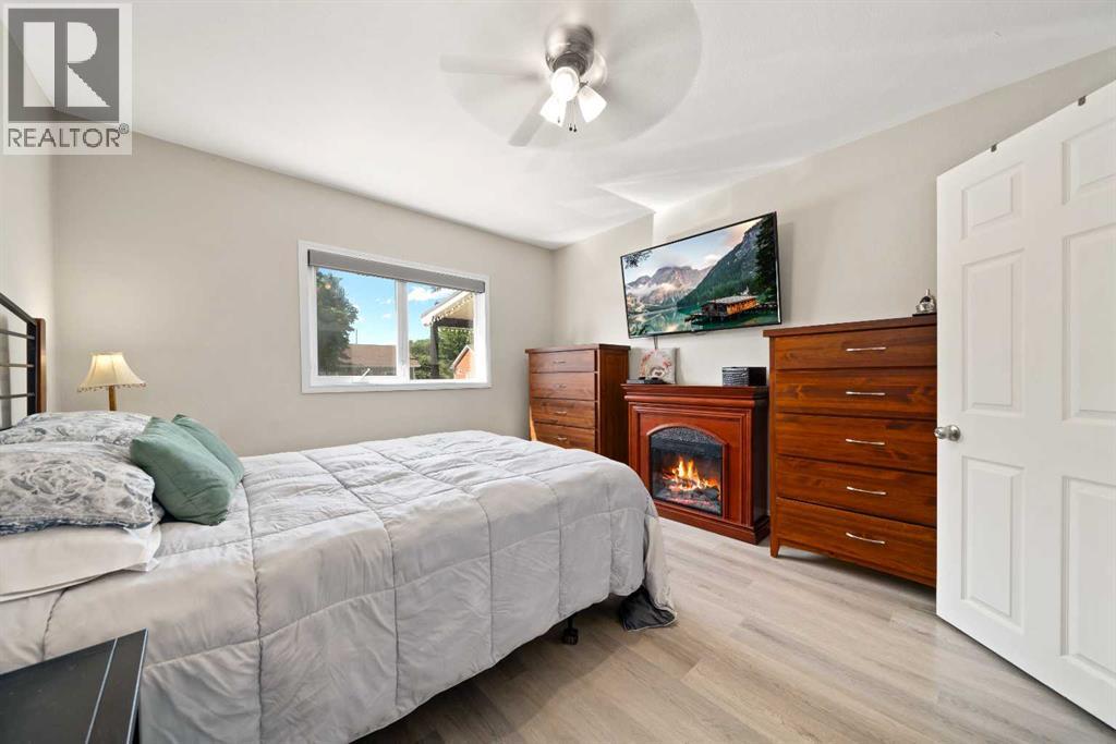 228 2 Avenue E - 15