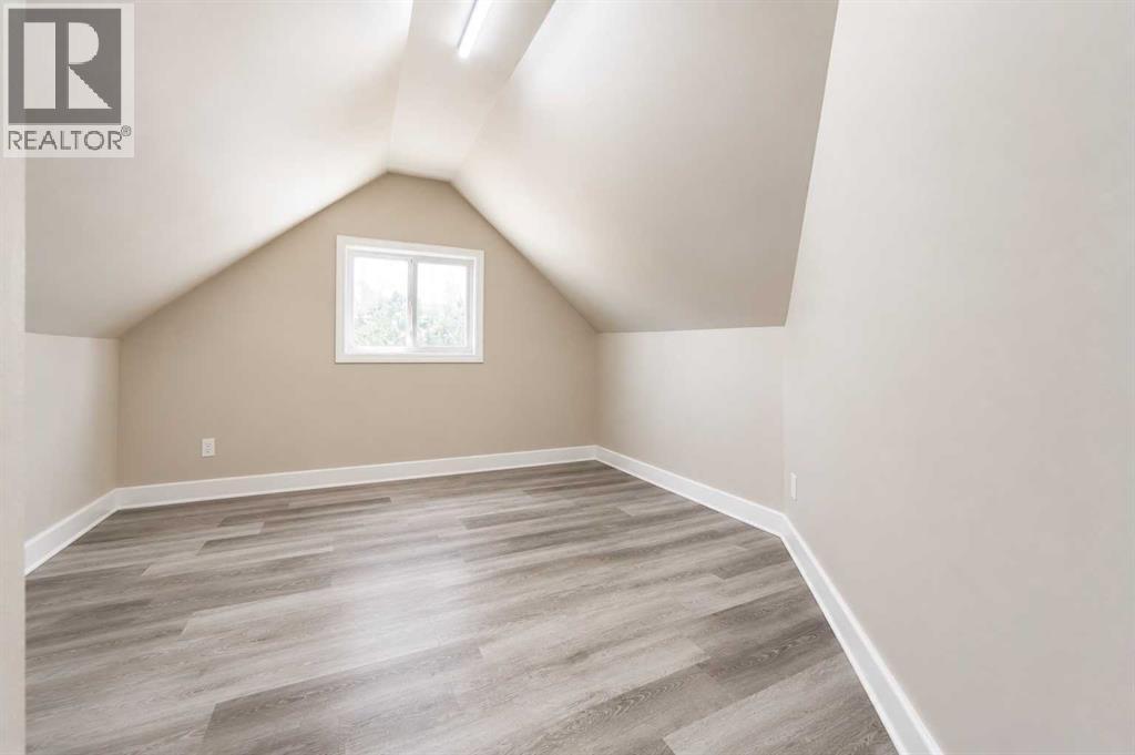 228 2 Avenue E - 19